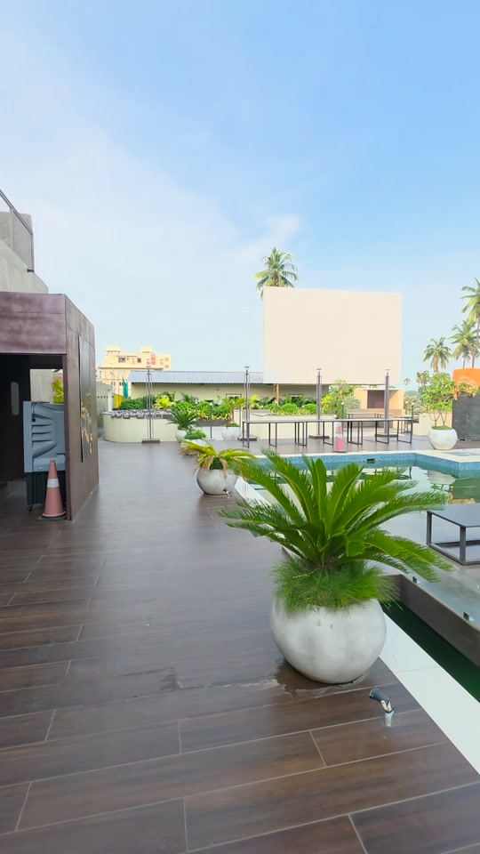 The poolside courtyard at Pepper Square